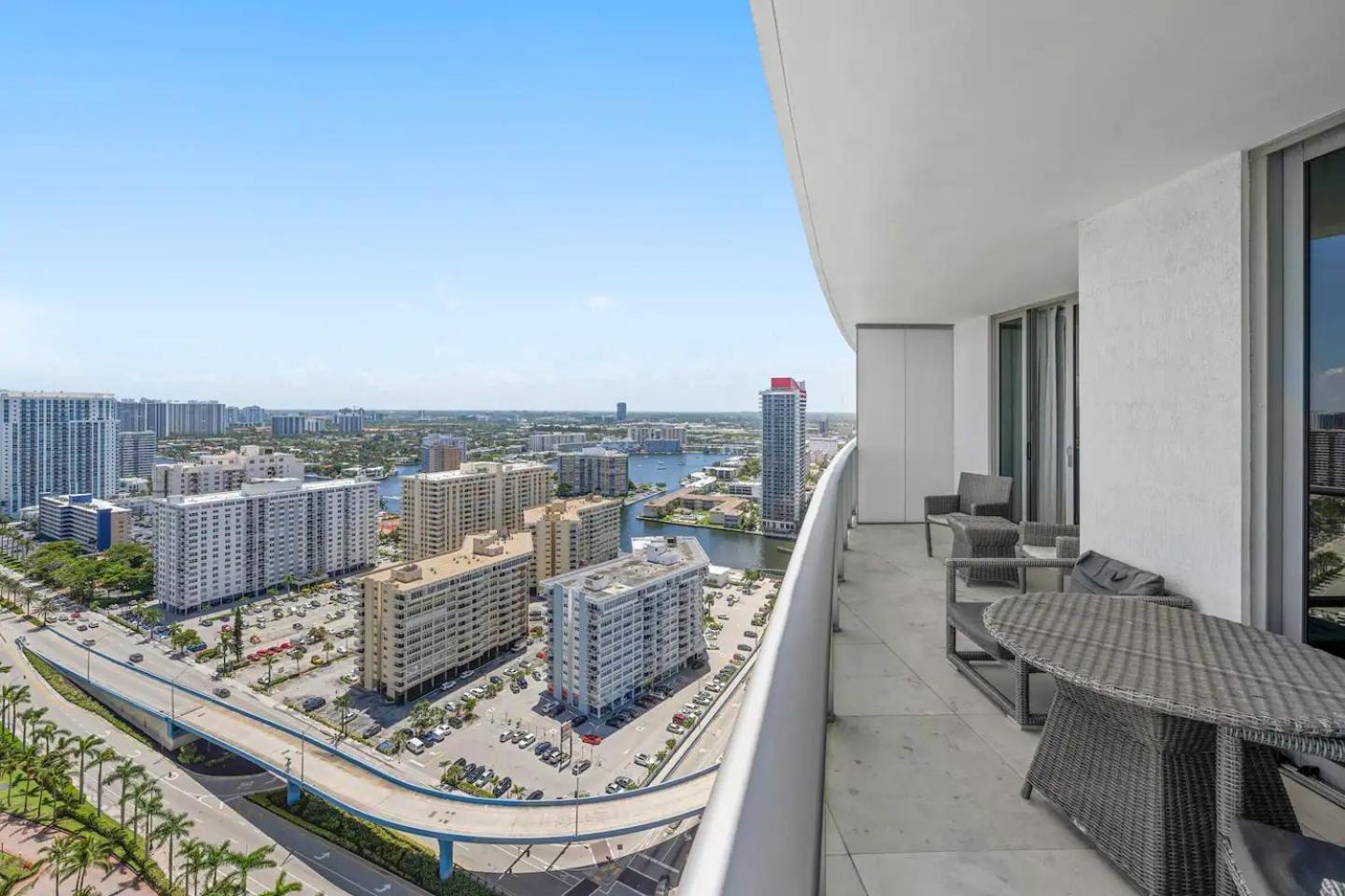 Upscale Comfort And Breathtaking Views At H Hollywood Residences By Zelloo Beverley Beach ภายนอก รูปภาพ
